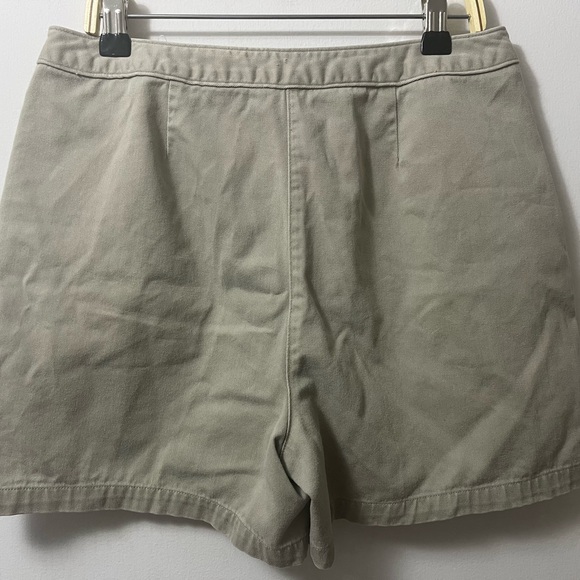 Vintage J Crew khaki shorts, size 6, great condition - Picture 2 of 3